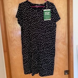 Cute Toad and Co black and white casual dress, size Large.  New with tags